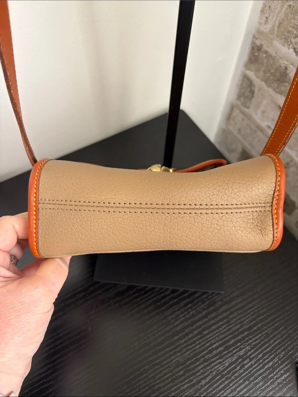 Dooney & Bourke Classic Tan Crossbody Shoulder Bag - Brown & Tan COA